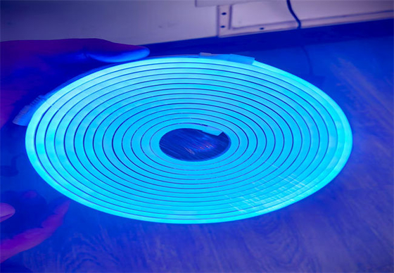 Yüksek Parlaklık RGB Tam Renkli DC12V Neon Esnek LED Şerit Işık Esnek Duvar Bandı Aydınlatması İçin